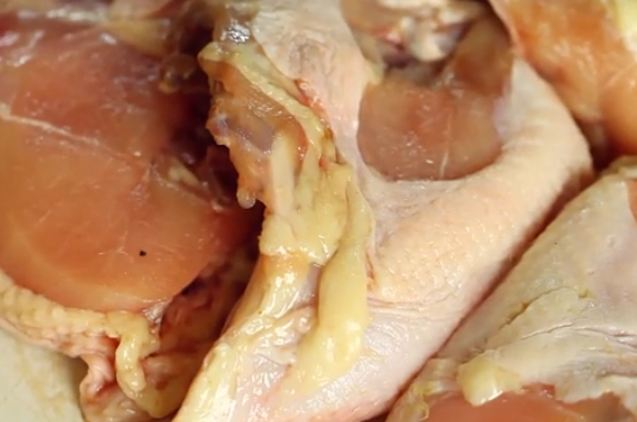 如何辨别鸡肉(生鸡肉/冷藏鸡肉/熟鸡肉)好坏