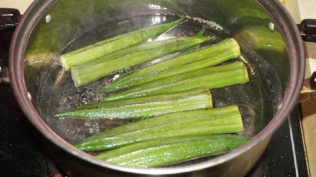 女人吃秋葵会长胡子吗,女人吃多了秋葵的坏处