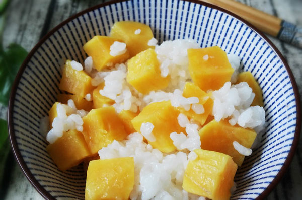 一个红薯相当几碗米饭，红薯和大米的热量哪个高