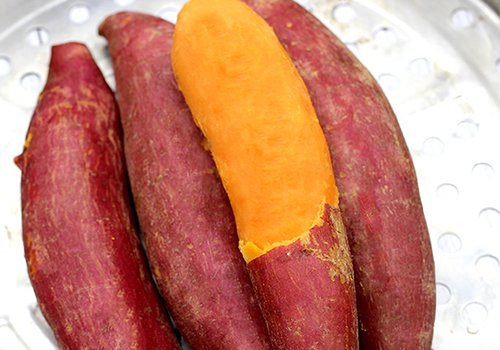 红薯可以放在水里煮吗,水煮红薯要放多少水