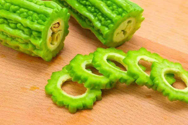 白萝卜和苦瓜一起煮吗,苦瓜有哪些功效作用