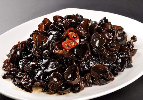 木耳炒鸡蛋吃了有害吗,木耳炒鸡蛋应该注意什么