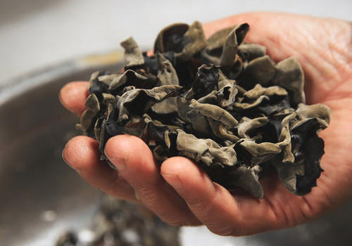 芹菜跟木耳能一块吃吗,芹菜和木耳一起吃的好处