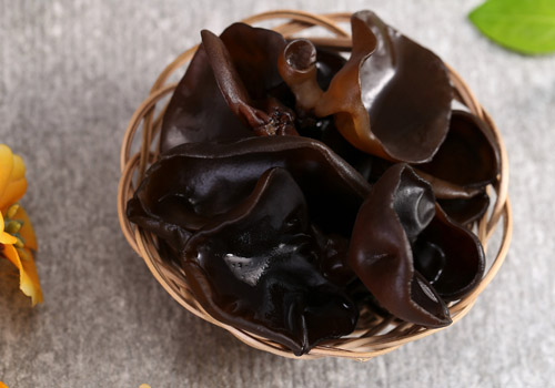 木耳发霉了又晒干还能吃吗,木耳发霉了怎么处理