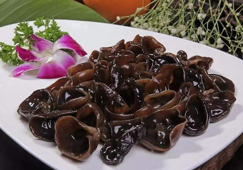 木耳颜色越黑越好吗,怎么挑选好的木耳