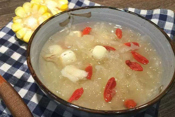 银耳桂圆红枣汤的功效,银耳桂圆红枣汤的禁忌